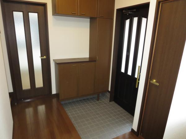 Entrance. Entrance around also Katazuki neat, Boots who was active in winter also has become shoes cloak that can be happy to storage.