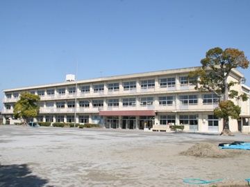 Primary school. Municipal Shobata up to elementary school (elementary school) 590m