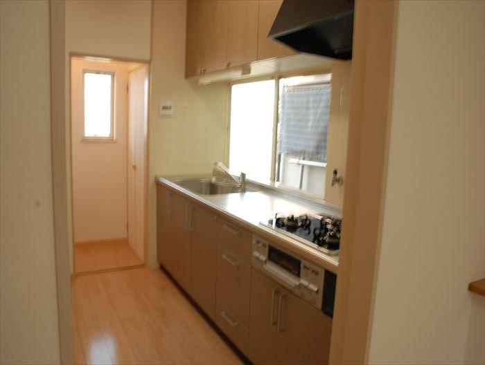 Kitchen. Glass top stove is already new goods exchange