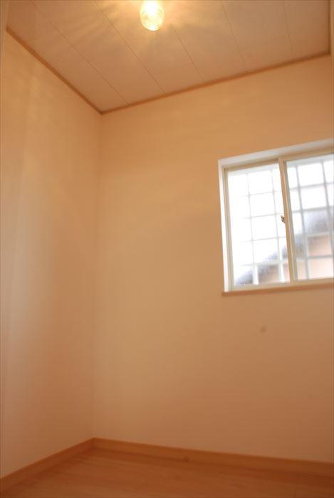 Receipt. Also there is a window in the closet.