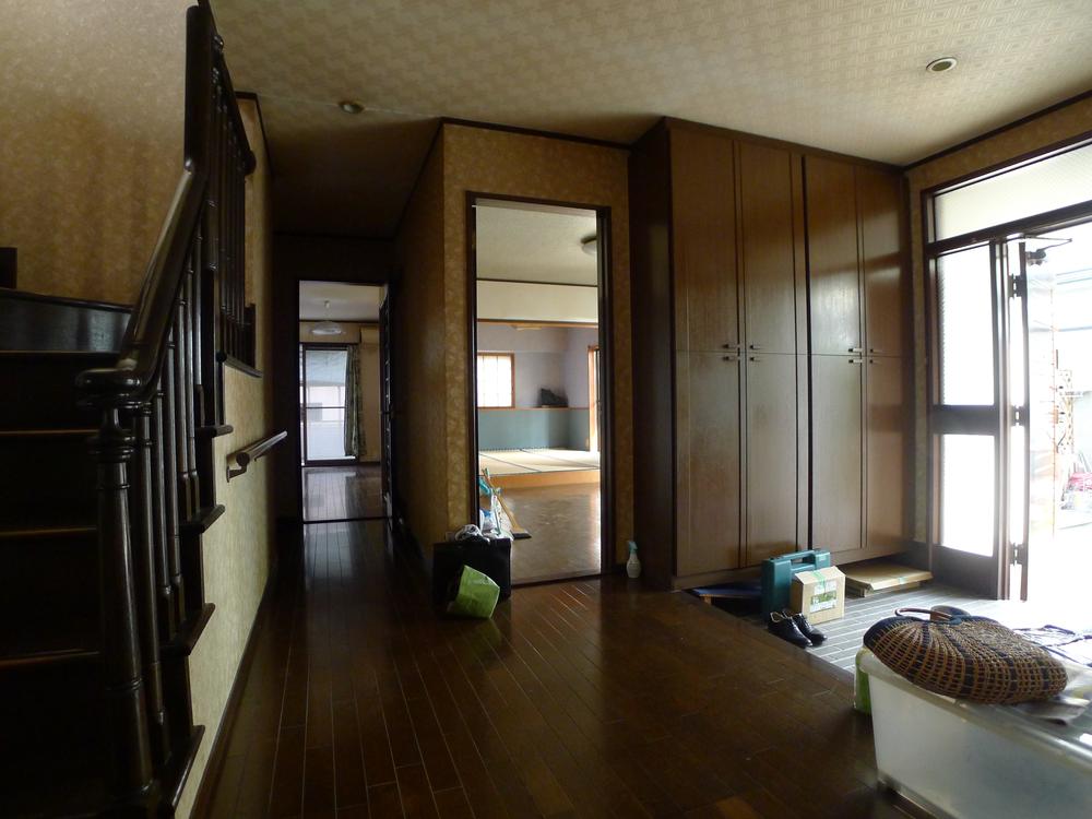 Entrance. Local (July 2013) Shooting