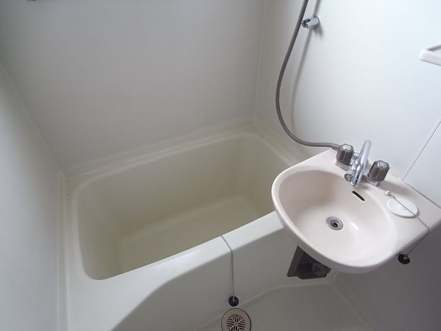 Bath. Spacious bath