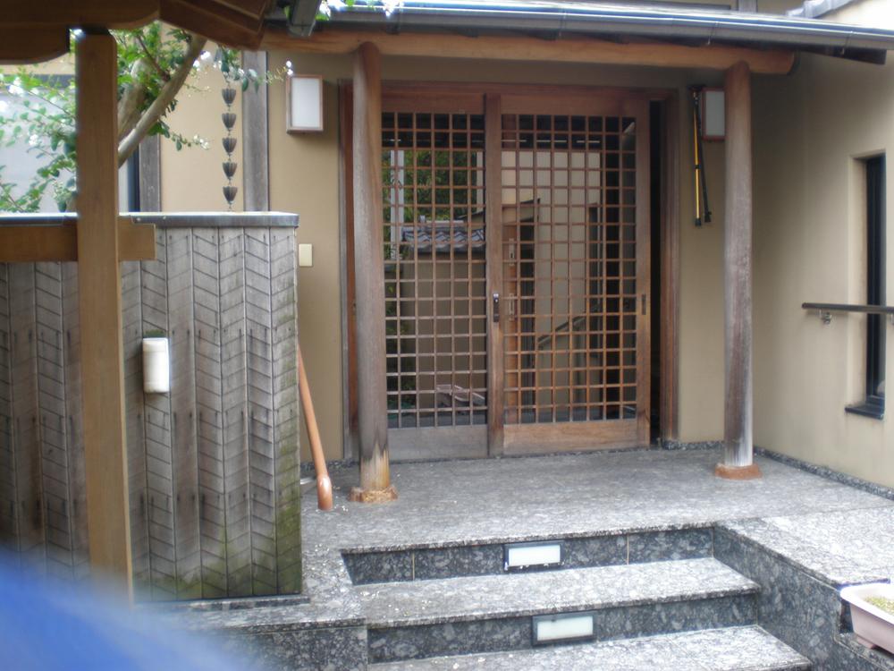 Entrance. Local (10 May 2013) Shooting