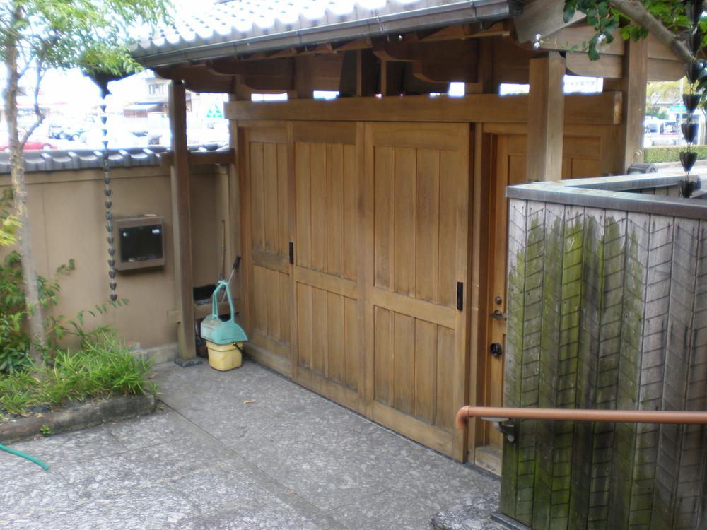 Entrance. Local (10 May 2013) Shooting