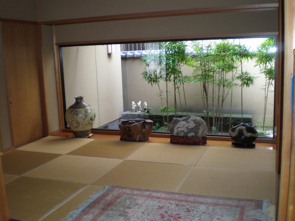 Non-living room. View from the site (October 2013) Shooting