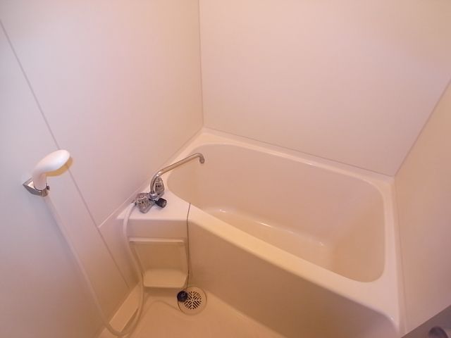 Bath. Wide bath