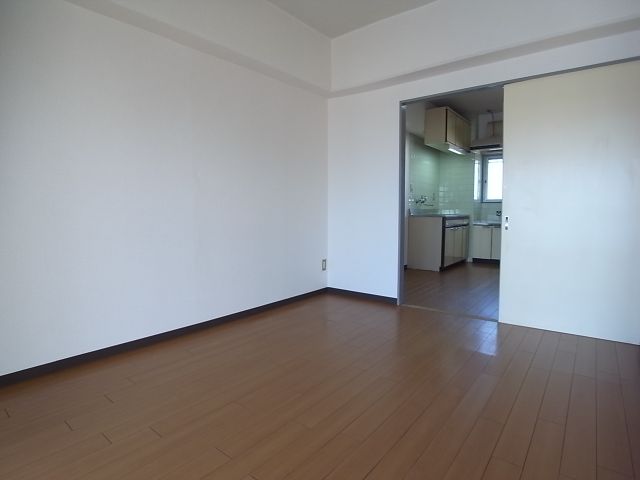 Living and room. Bright Western-style. 