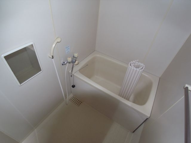 Bath. Spacious bath
