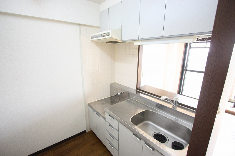 Living and room. Sink is also wide type