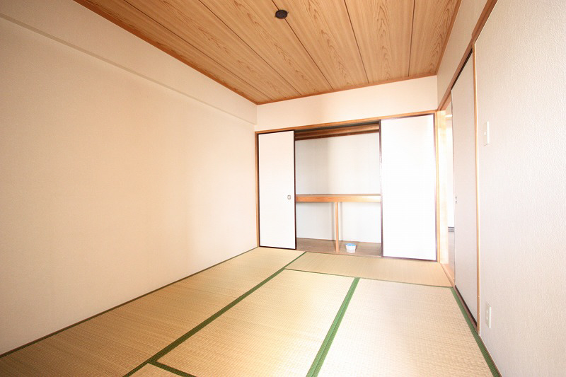 Living and room. It will calm tatami rooms