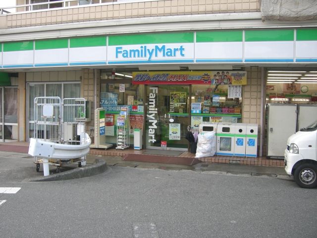 Convenience store. 480m to Family Mart (convenience store)