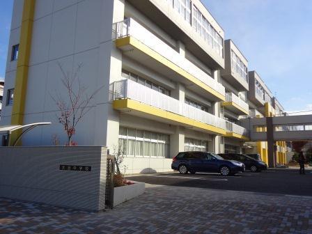 Junior high school. Daiji 900m until junior high school