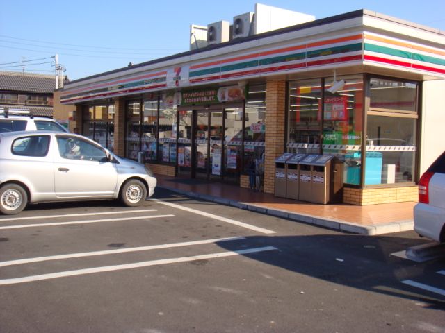 Convenience store. 280m to Seven-Eleven (convenience store)
