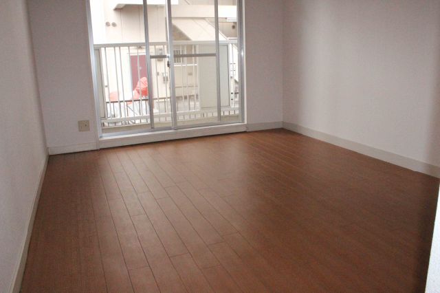 Living and room. 6.5 Pledge of Western-style