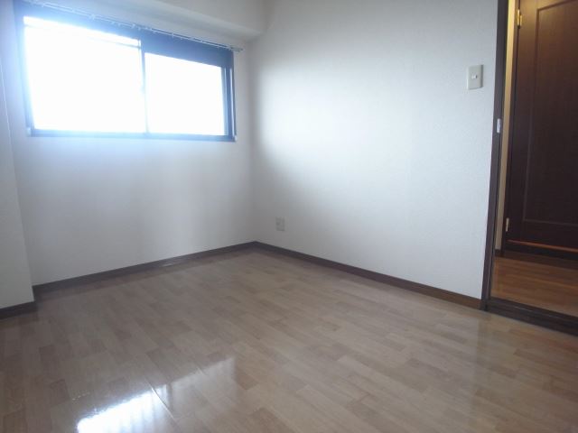 Living and room. Clean Interoceanic
