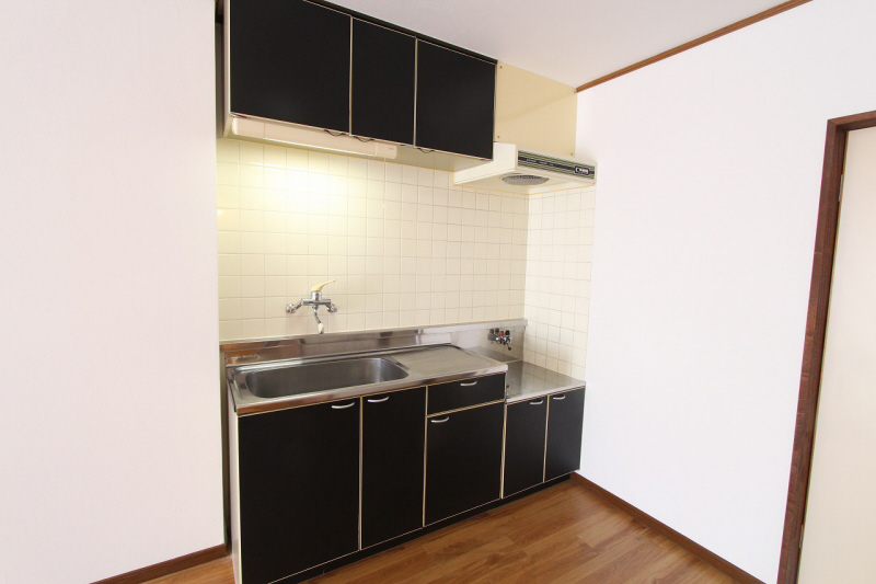 Kitchen. ※ 303, Room interior photograph reference