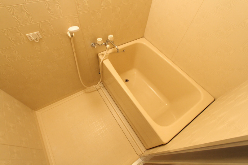 Bath. ※ 303, Room interior photograph reference