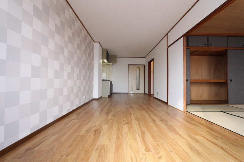 Living and room. ※ 303, Room interior photograph reference