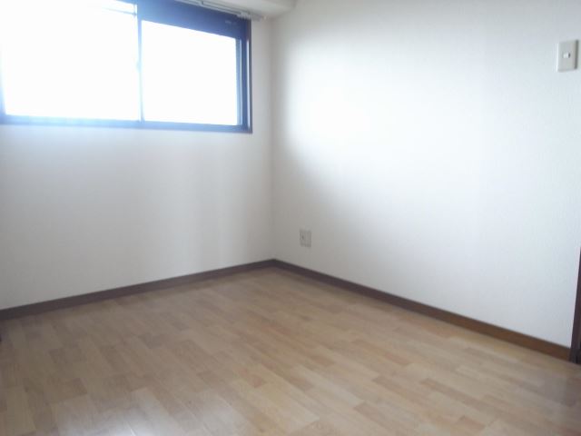 Living and room. Wind Street is also good