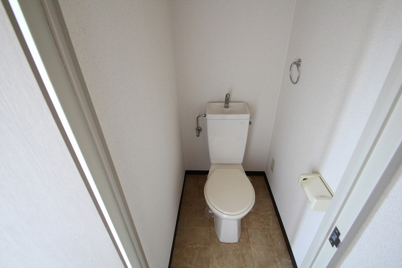 Toilet. It is the No. 1 popular bathroom and separate toilet