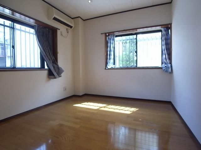 Living and room. North Interoceanic