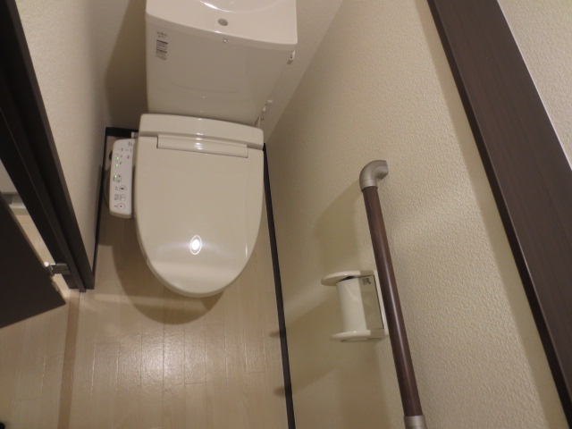 Toilet. With Washlet ^^