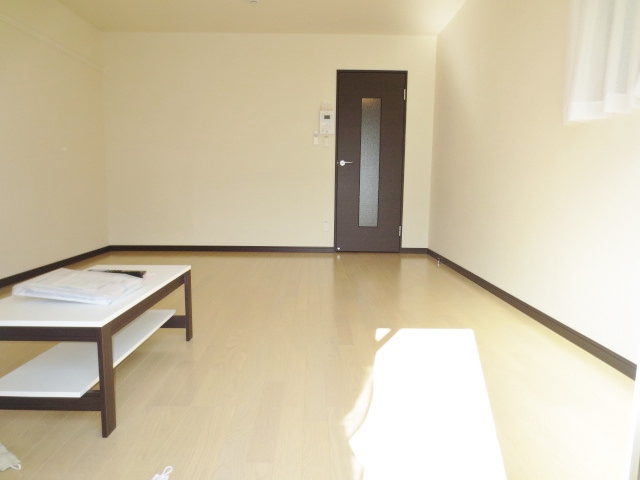 Living and room. Western-style 10.1 Pledge