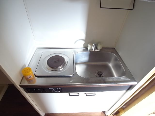 Kitchen. Electric stove