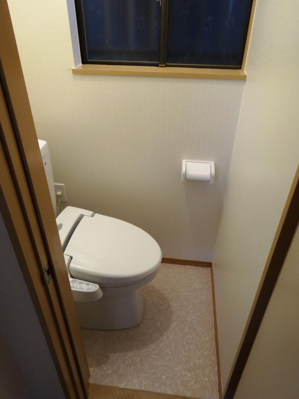 Toilet. Indoor (12 May 2013) Shooting