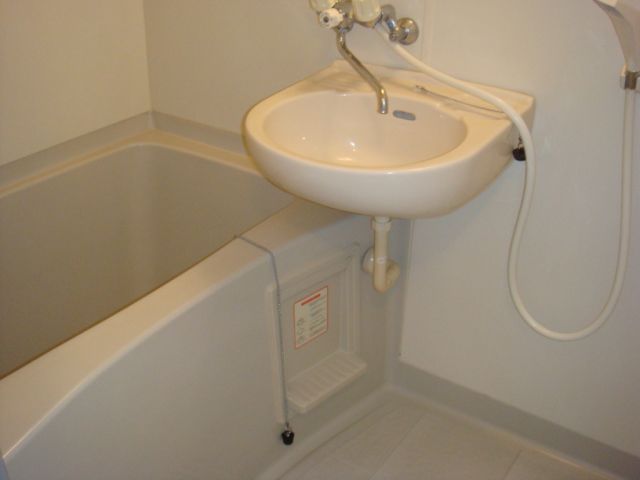 Bath. Indoor Laundry location