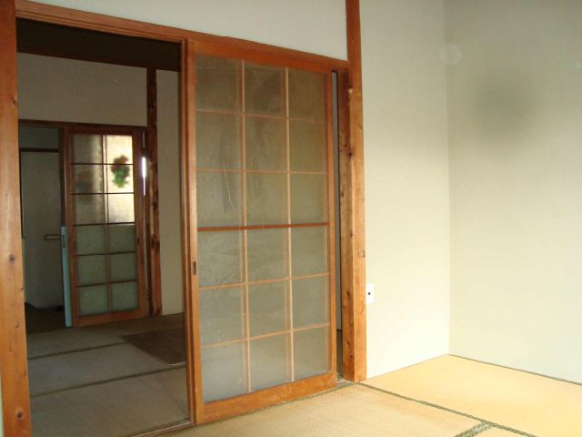Living and room. Is a Japanese-style room. 