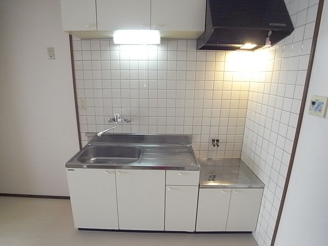 Kitchen. Two-burner gas stove can be installed