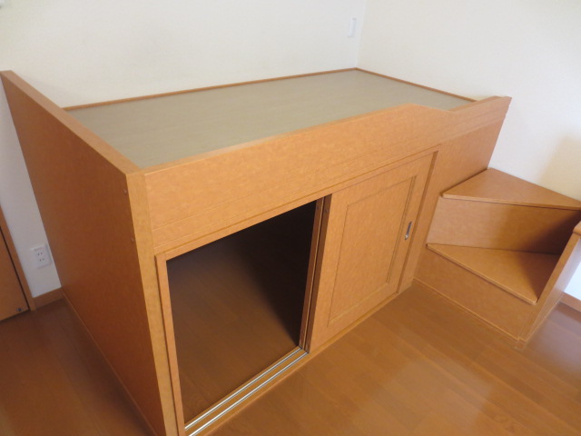 Other room space. Bet part Bottom We Do and storage.