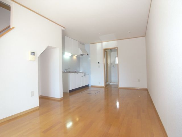 Living and room. Day is also good LDK