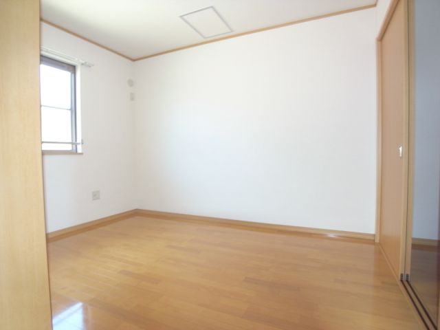 Living and room. Day is also a good Western-style
