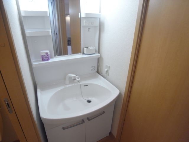 Washroom. It is independently wash basin is with Shandore