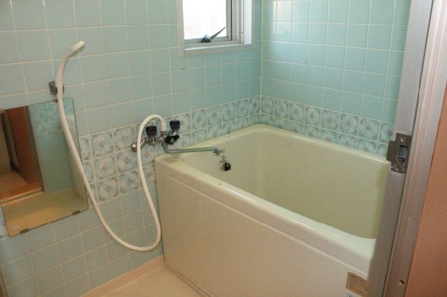 Bath. Bathroom with a window