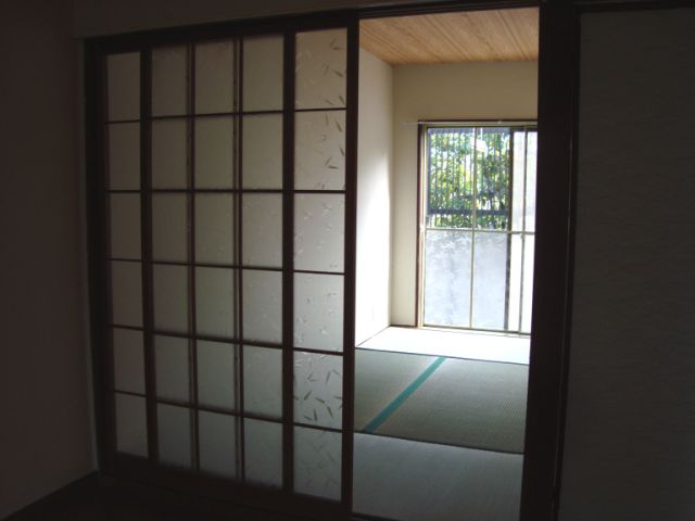Living and room. It is settle tatami rooms