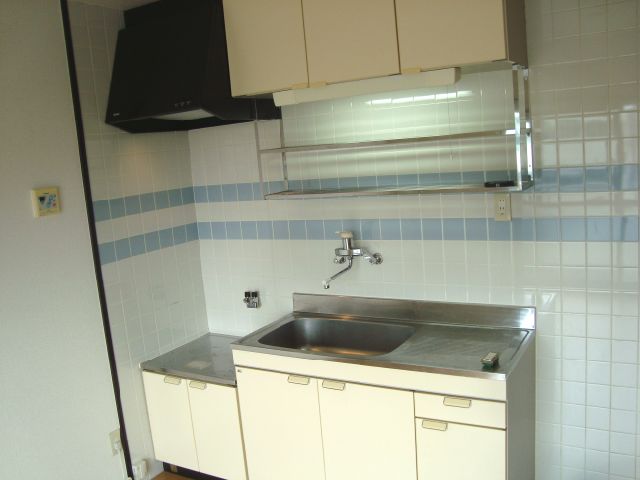 Kitchen. Gas stove can be installed