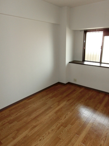 Other common areas. Western-style about 6.4 tatami mats is, With happy bay window