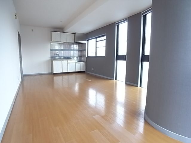 Living and room. South living