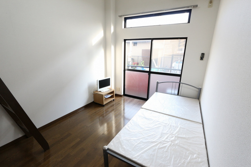 Other room space. Inverted image