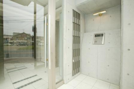 Entrance. This is an automatic lock apartment adoption dimple key