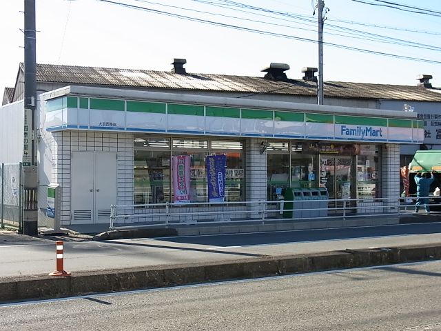 Convenience store. 680m to Family Mart (convenience store)