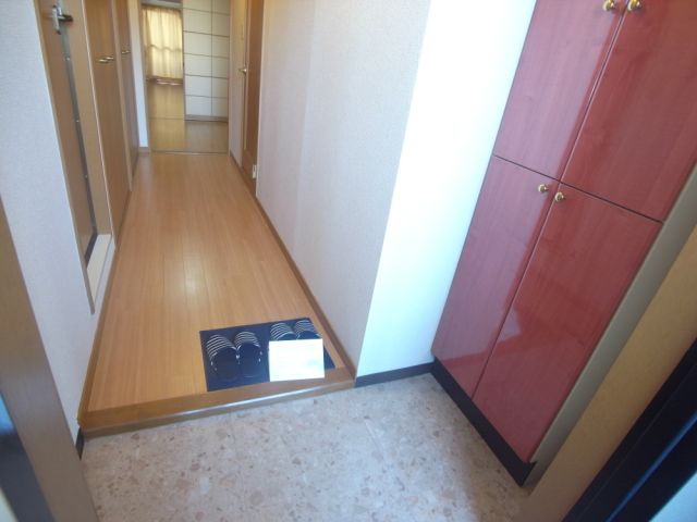 Entrance. Easy-to-use kitchen space