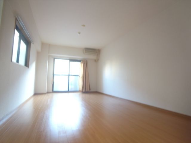 Living and room. Spacious 12.5 Pledge of room