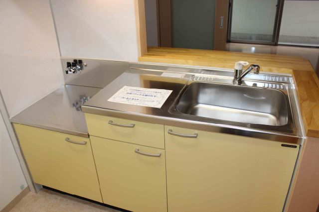 Kitchen. Gas stove can be installed