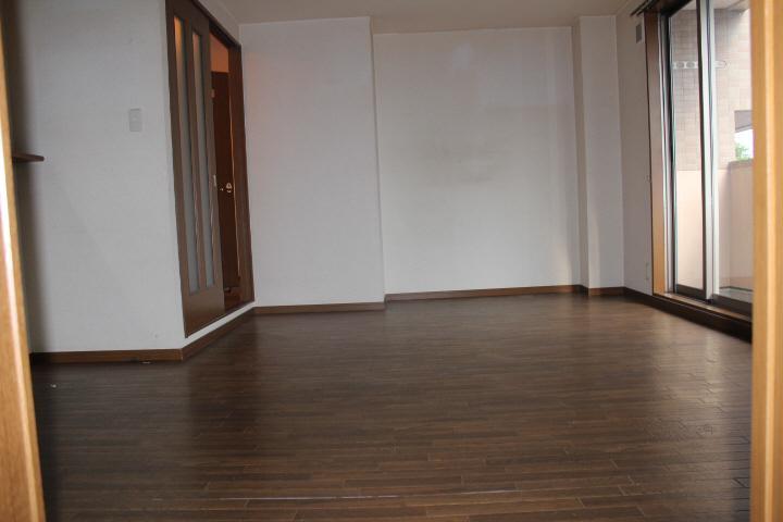 Living and room. Isomorphic type
