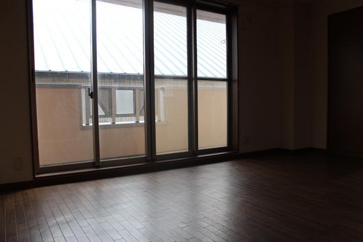 Other room space. Isomorphic type
