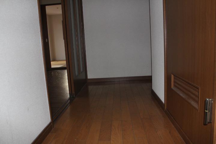 Other room space. Isomorphic type